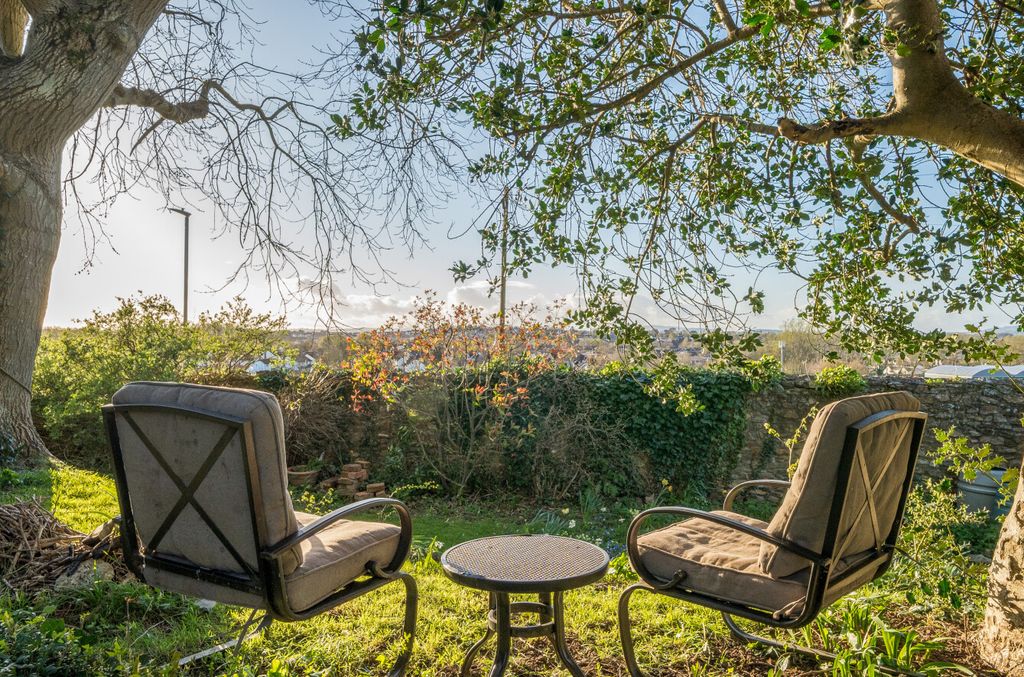 Property photo 2 of 39 1432988-8-69c426F...