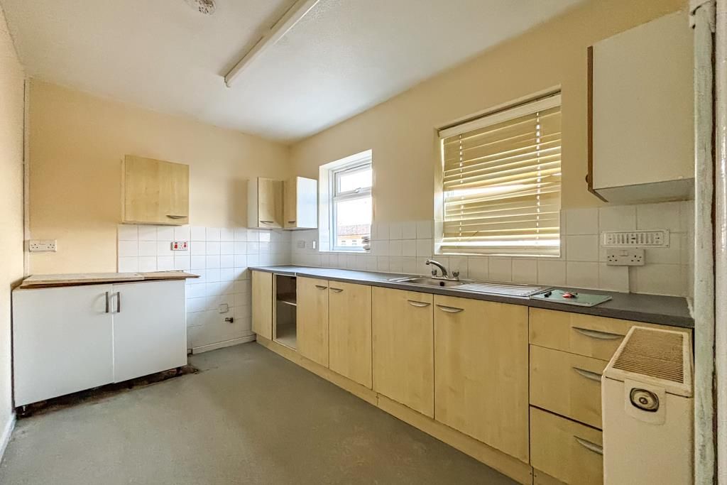 Property photo 3 of 8 Kitchen