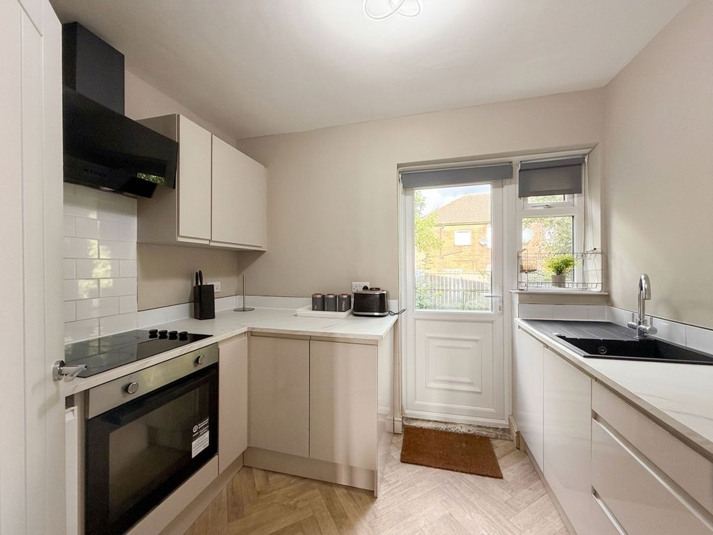 Property photo 2 of 6 Kitchen
