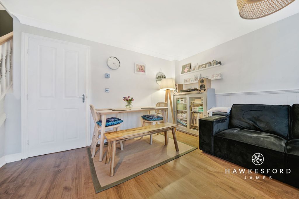 Property photo 3 of 16 Moonstone Square, Sittingbourne - Lounge/Diner