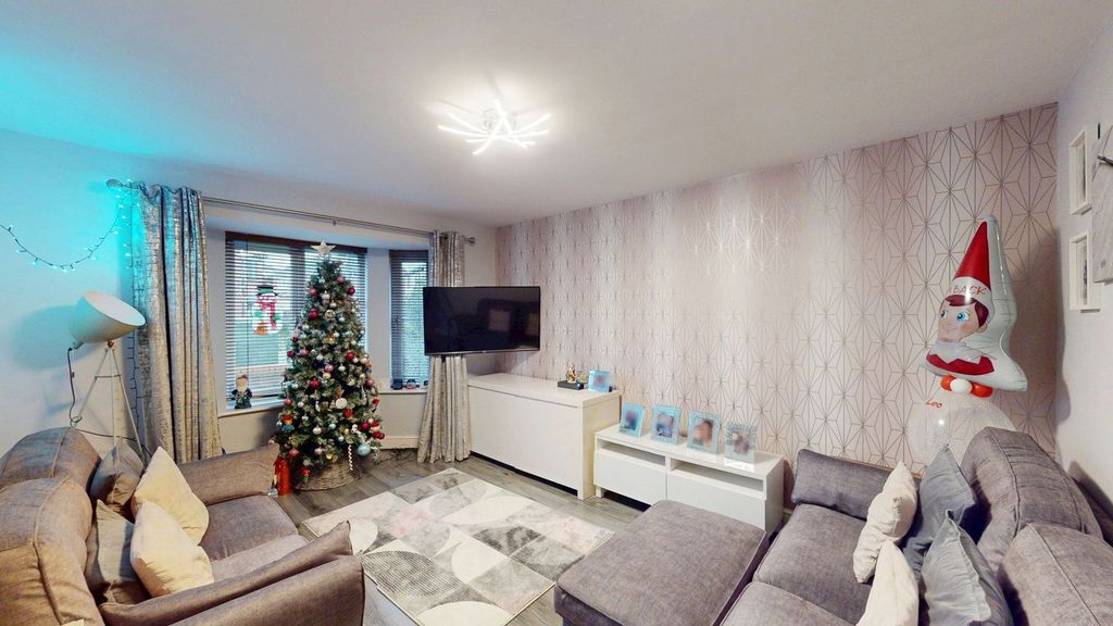 Property photo 2 of 20 Lounge