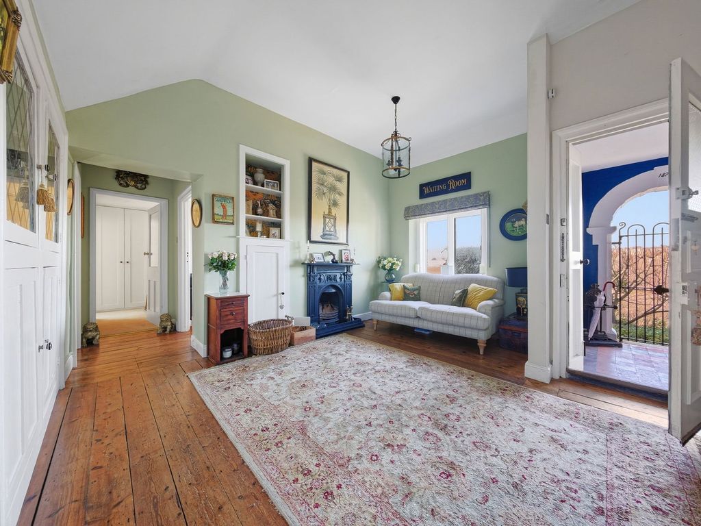 Property photo 3 of 28