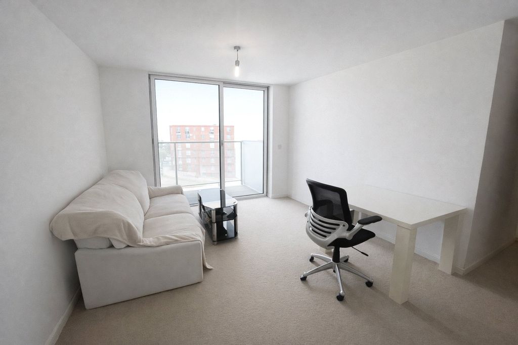 Property photo 2 of 8 Lounge