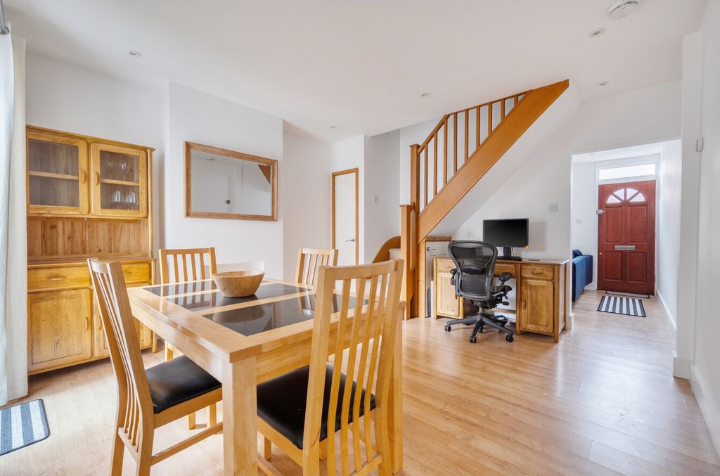 Property photo 1 of 19 1401352-15-696E25...