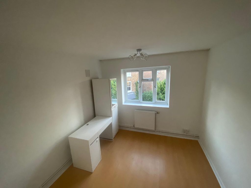 Property photo 3 of 8 Gallery