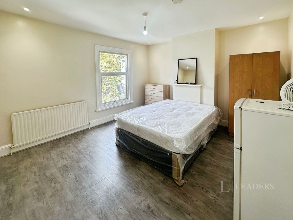 Property photo 3 of 9 Pbox-Img.Jpg