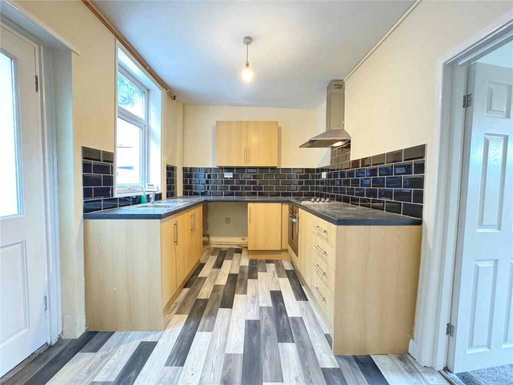 Property photo 2 of 8 Kitchen