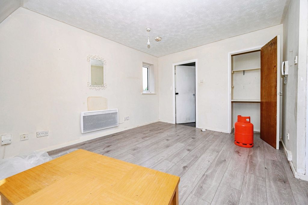 Property photo 3 of 10 Pbox-Img.Jpg