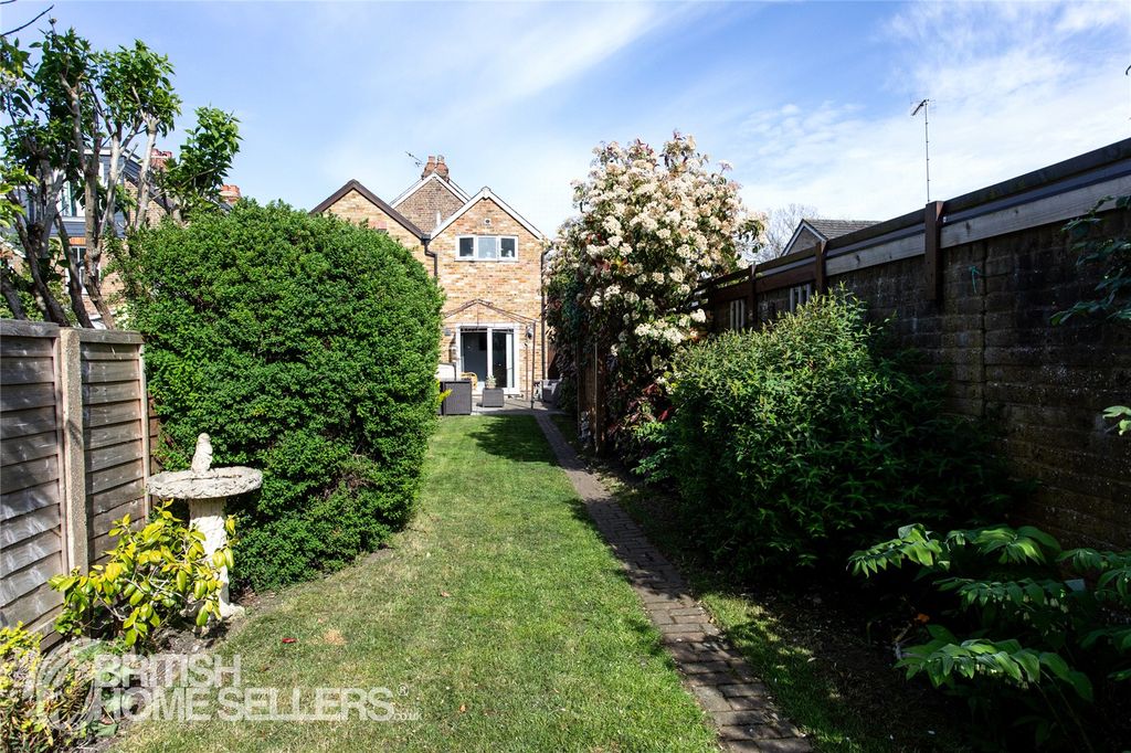 Property photo 2 of 41 Picture No. 06