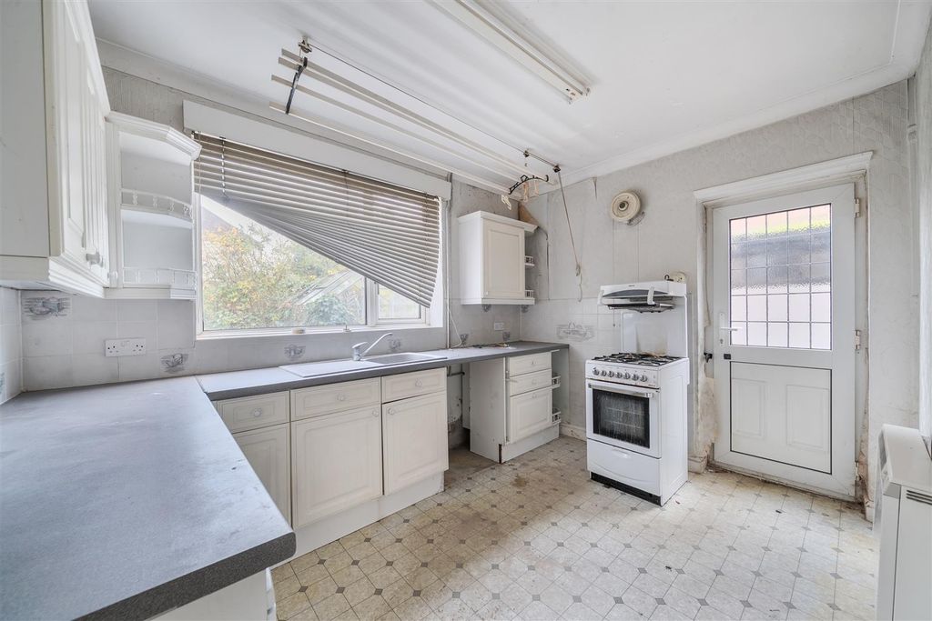 Property photo 3 of 16 1380474-10-690Df379dc269.Jpg