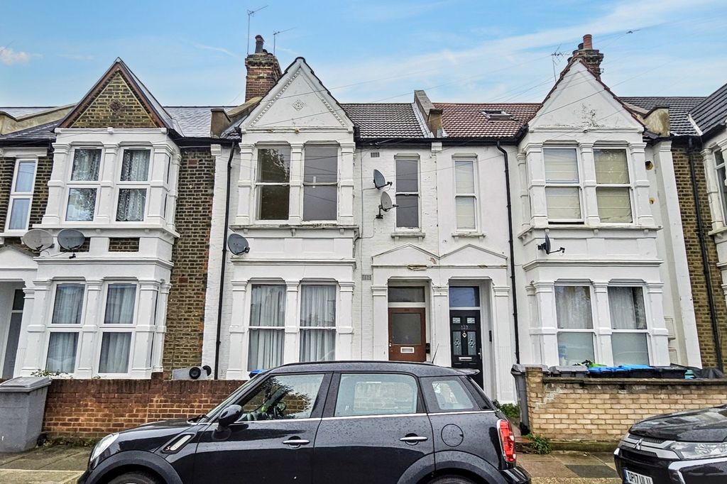 Property photo 1 of 12 125B Harley Road, Harlesden, London Nw10 8Ay