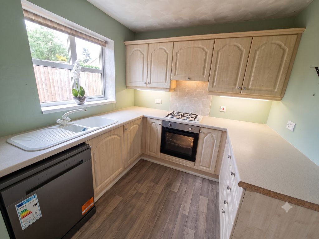 Property photo 3 of 12 Kitchen