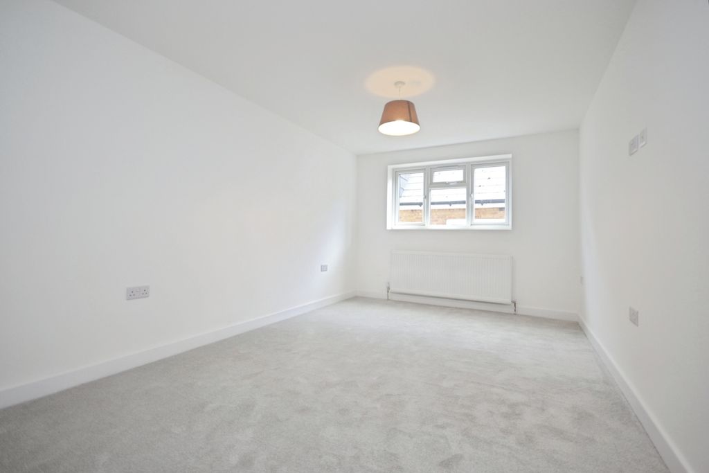 Property photo 3 of 5 Bedroom