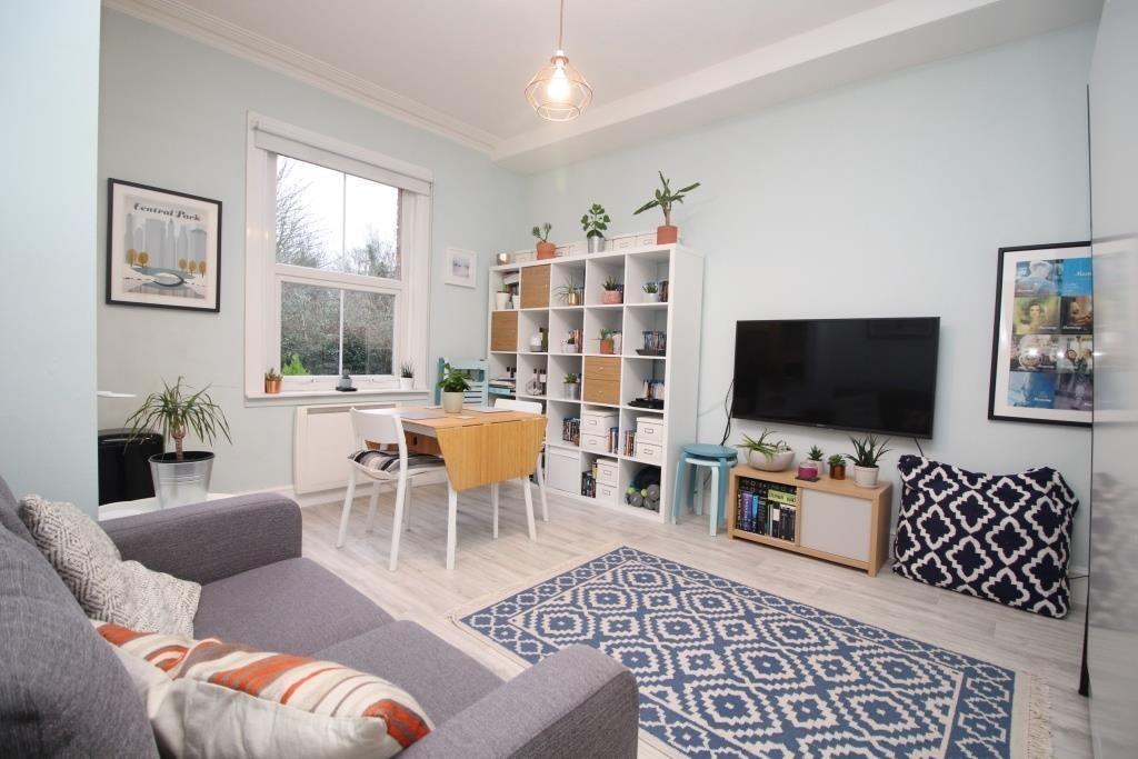 Property photo 2 of 10 Living / Bedroom