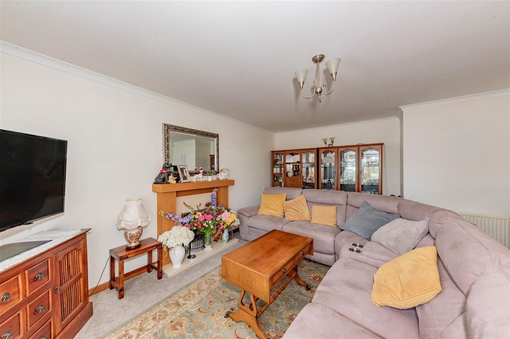 Property photo 3 of 17 4 Rose Hemming Place Letham-5.Jpg
