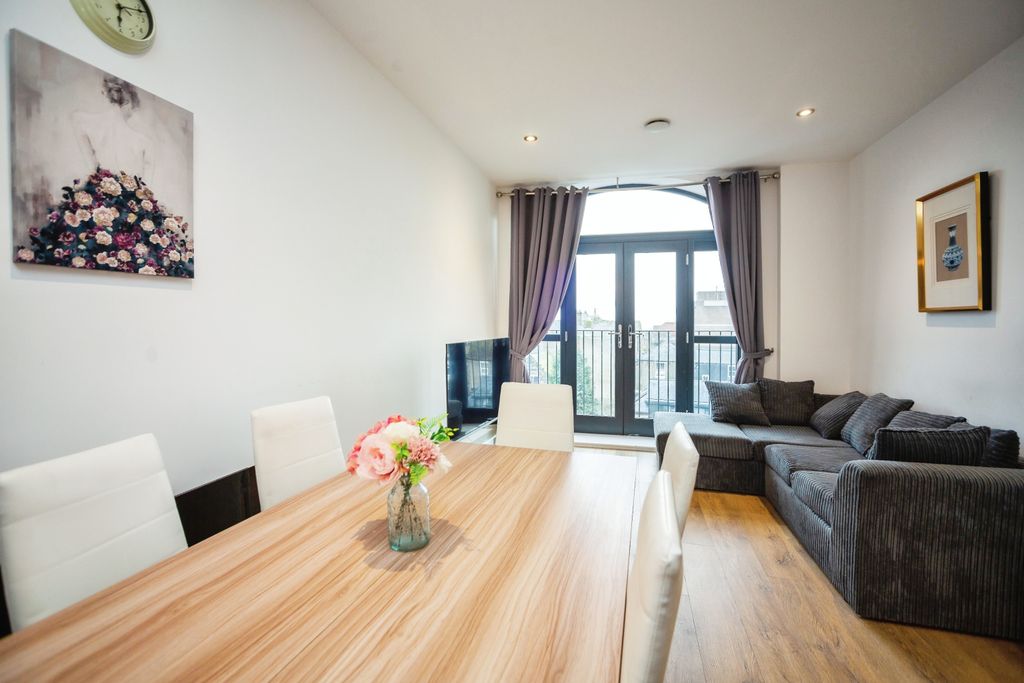 Property photo 3 of 15 Dining Area