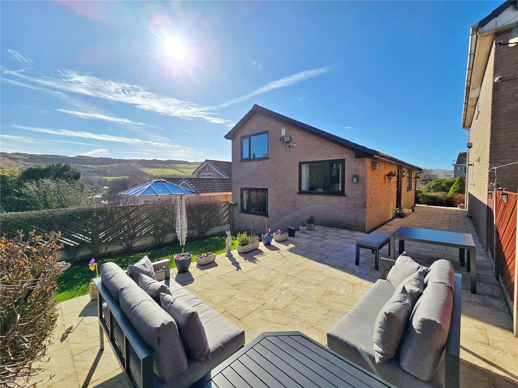 Property photo 1 of 22 Garden With Vie2Ws