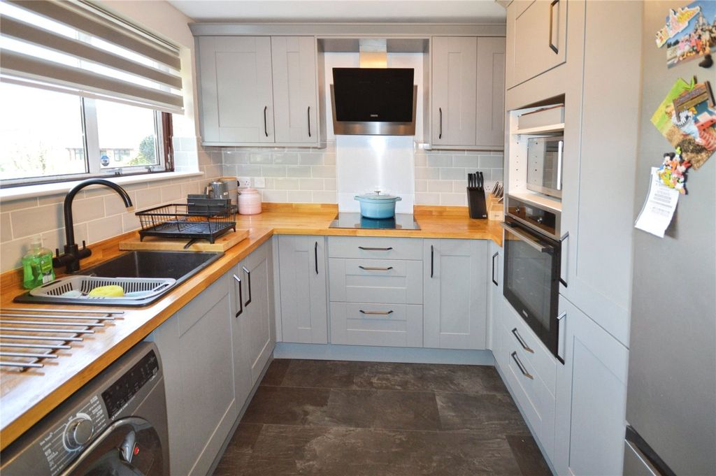 Property photo 2 of 14 Kitchen