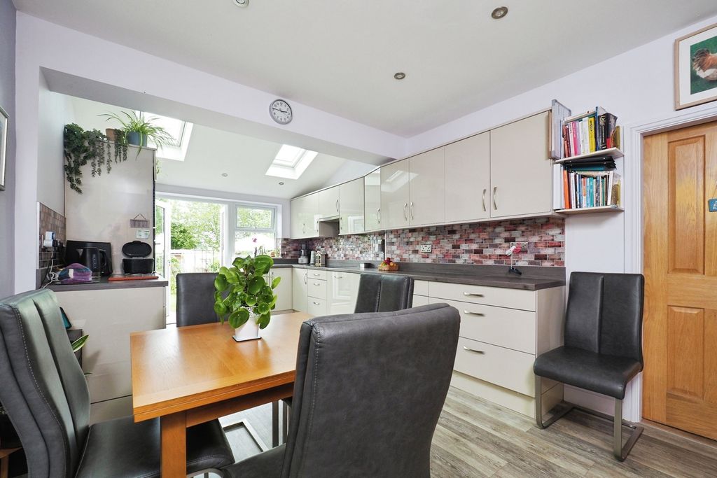 Property photo 2 of 18 Dining/Kitchen
