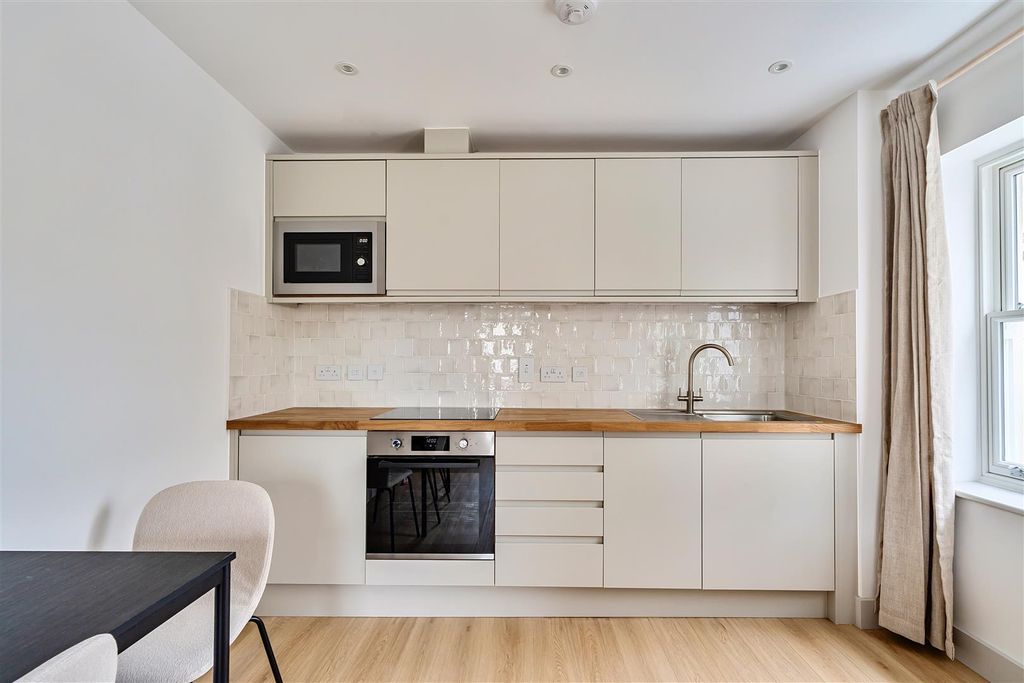 Property photo 3 of 11 1431685-8-69cd07277B163.Jpg