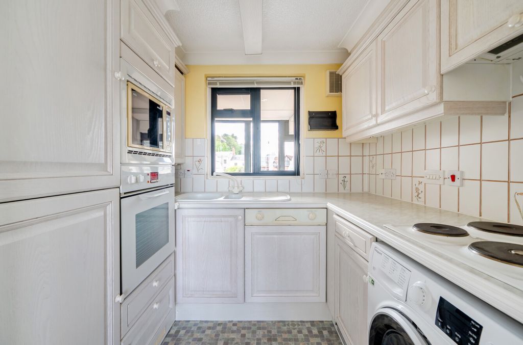 Property photo 3 of 23 Kitchen