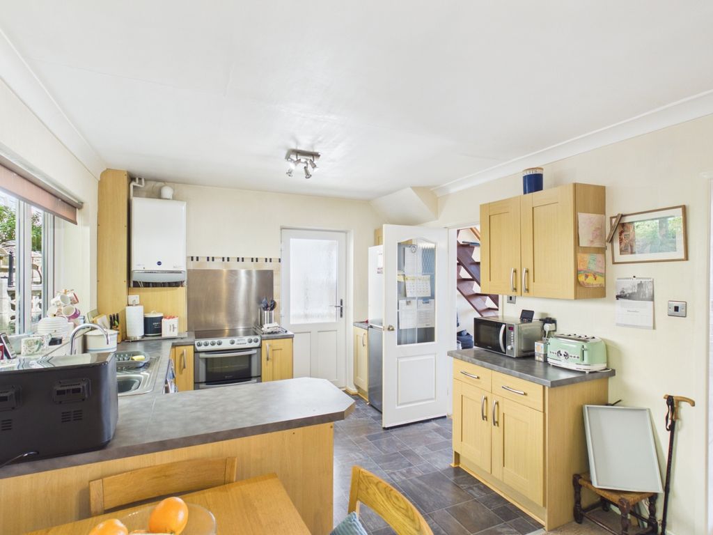 Property photo 2 of 21 Kitchen