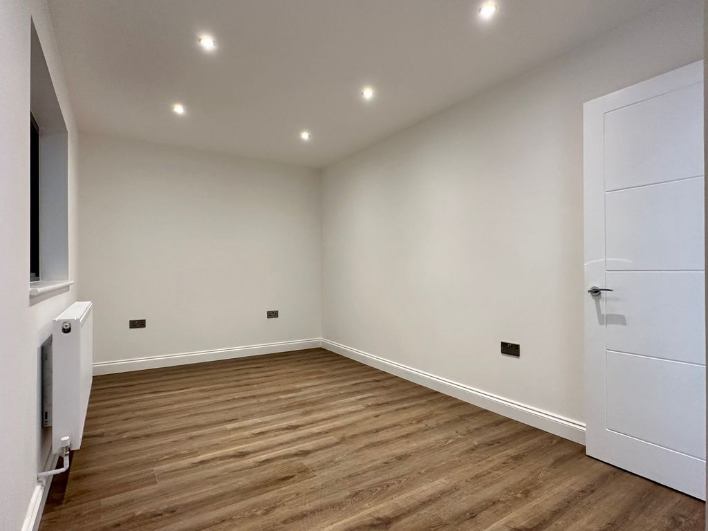 Property photo 3 of 7 Bedroom 1