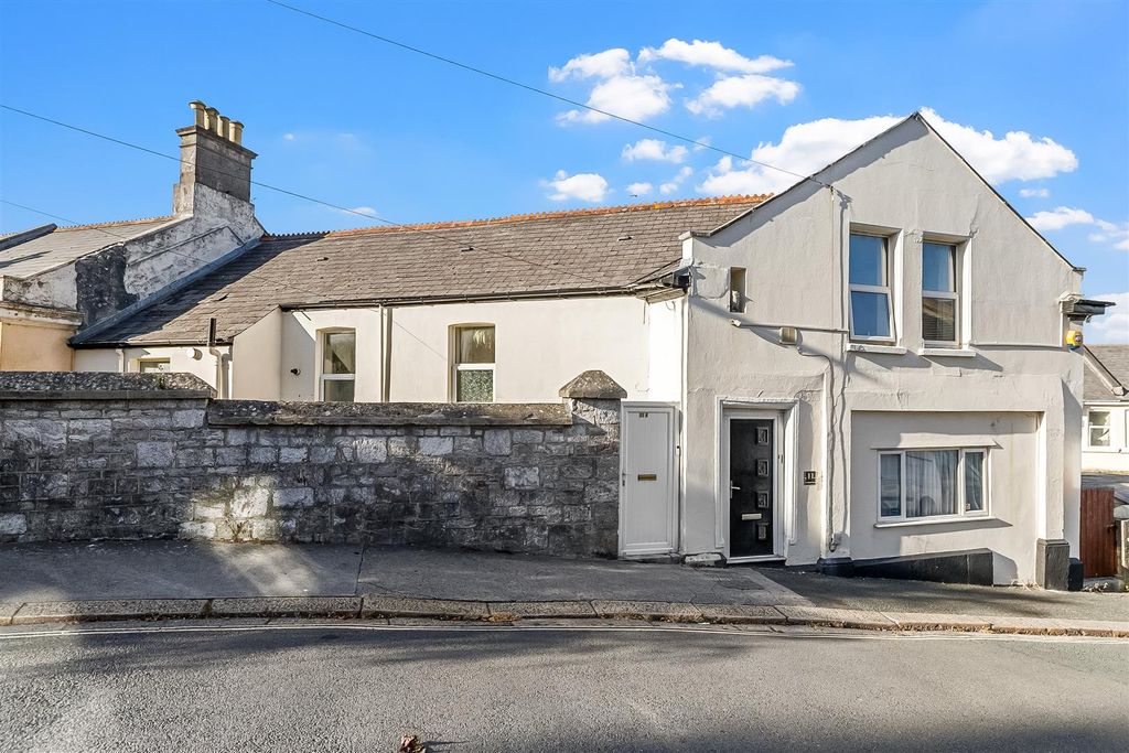 Property photo 2 of 18 Front