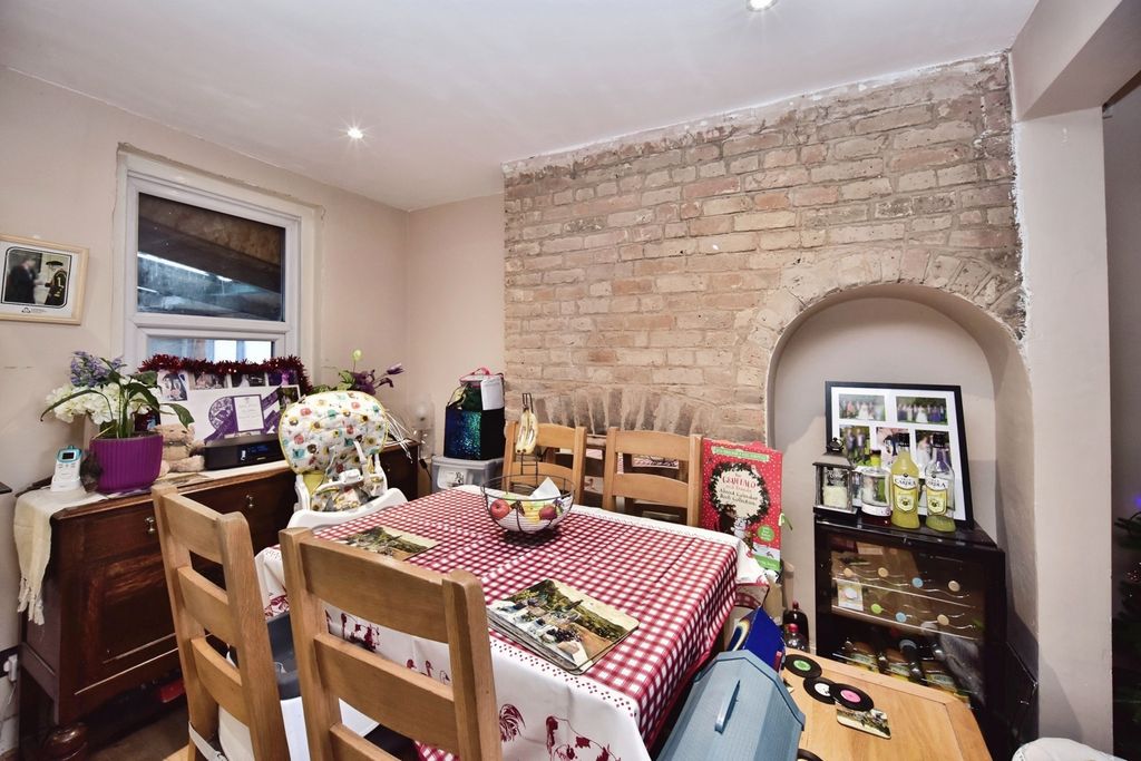 Property photo 3 of 15 Pbox-Img.Jpg