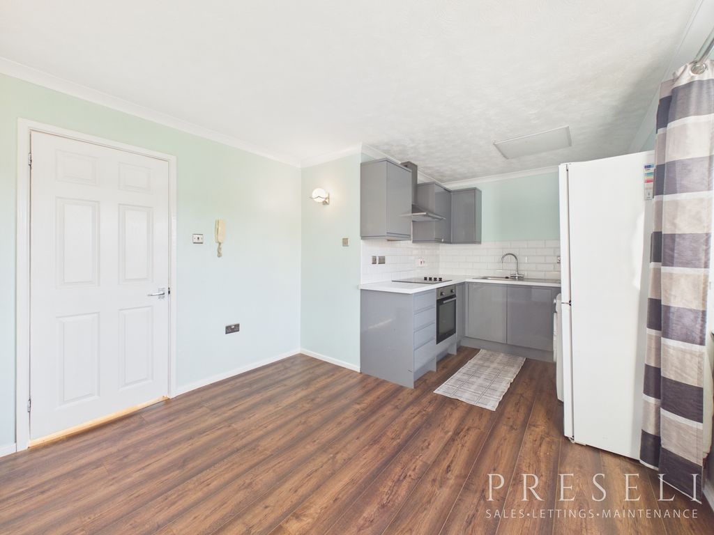 Property photo 1 of 5 Cam04745G0-Pr0121-Still002
