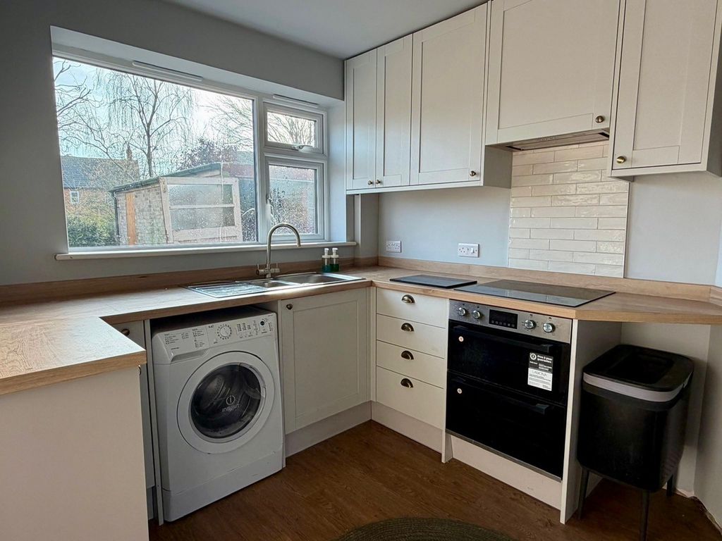 Additional image 10 of 4 bed property to rentLonsdale Road, Stamford PE9