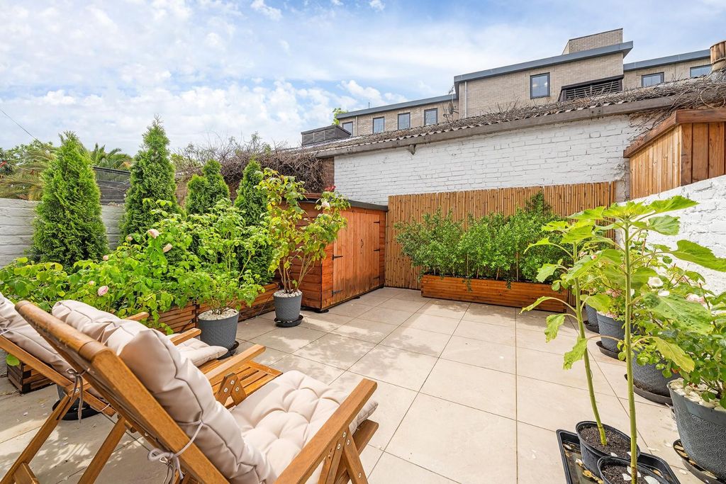 Property photo 2 of 19 Garden.Jpg