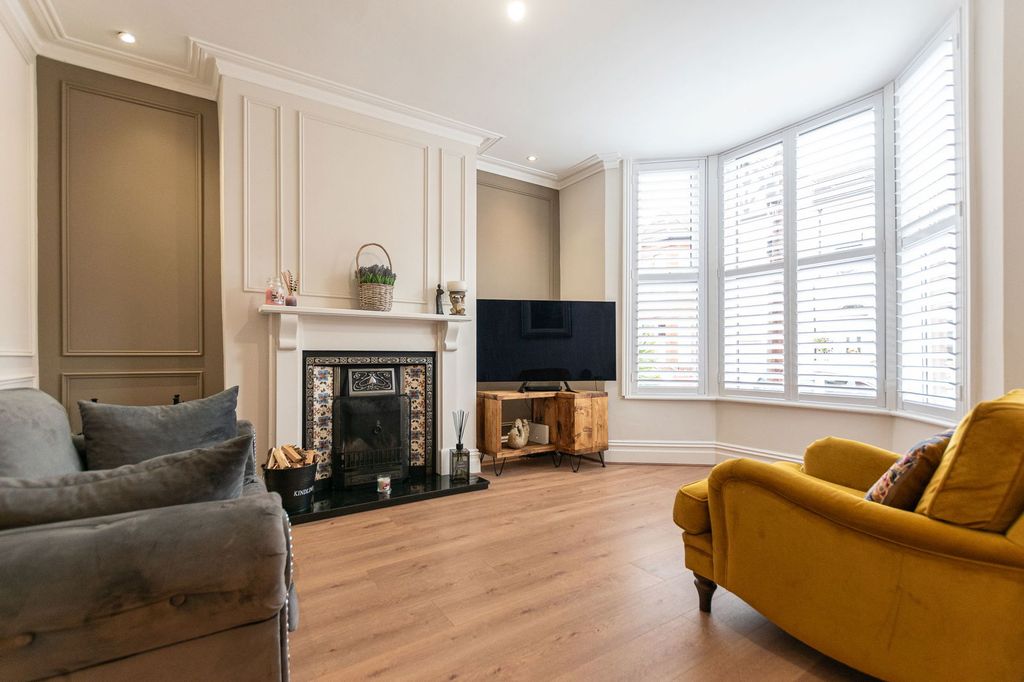 Property photo 2 of 39