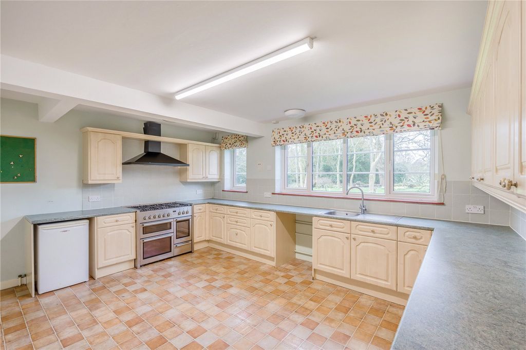 Property photo 3 of 25 Kitchen