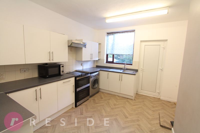 Property photo 3 of 8 Dining Kitchen