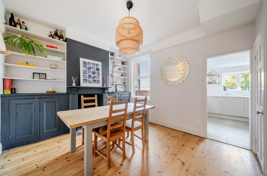 Property photo 3 of 11 Dining Area