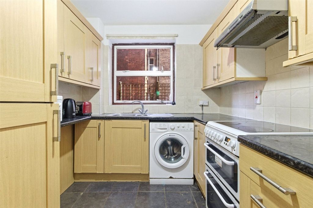 Property photo 2 of 17 Picture No. 13