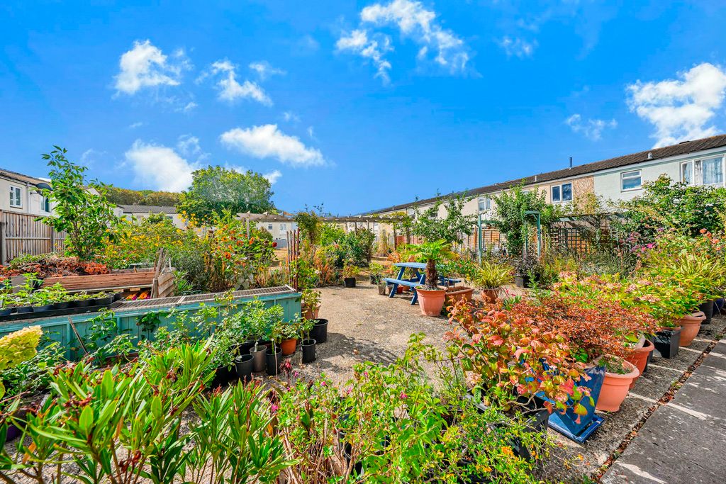Property photo 3 of 27