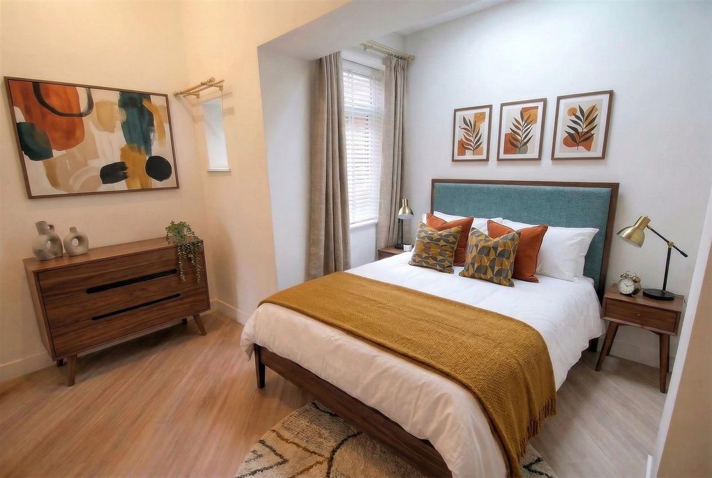 Property photo 3 of 5 Bed2.Jpg