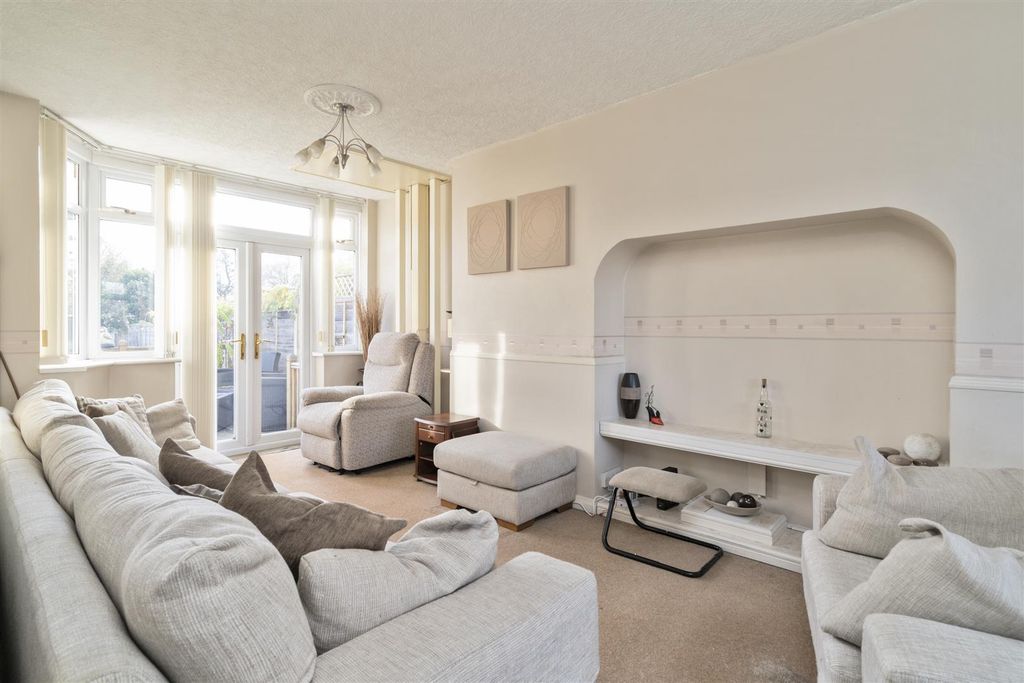 Property photo 1 of 14 34 Jillcot Road_6.Jpg