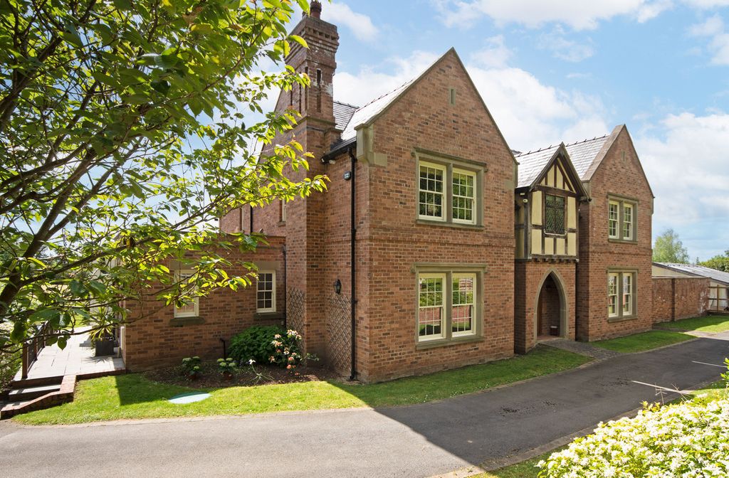 Property photo 2 of 32