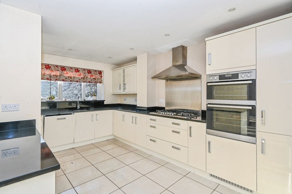 Property photo 3 of 35 Pbox-Img.Jpg