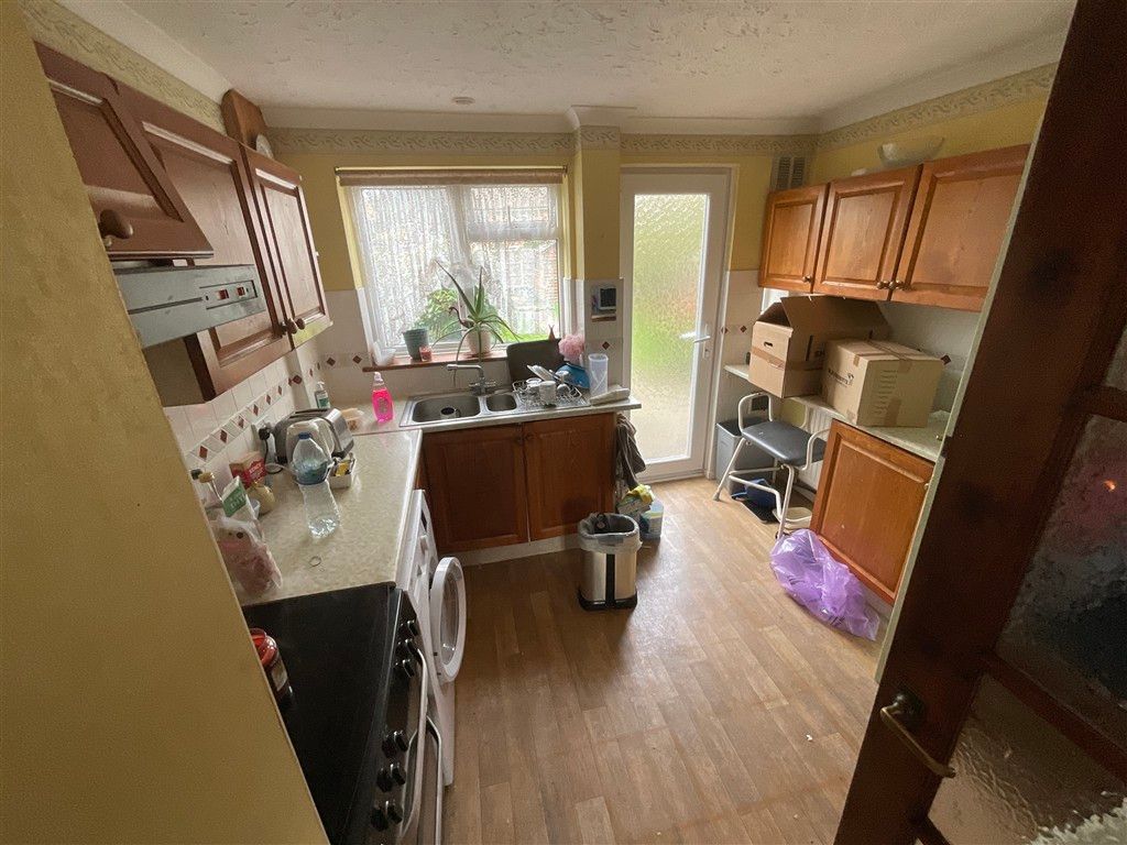 Property photo 2 of 7 Kitchen