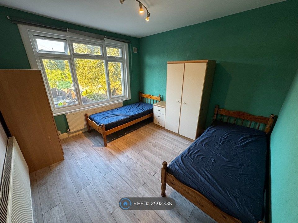 Property photo 1 of 7 Double Bedroom 1