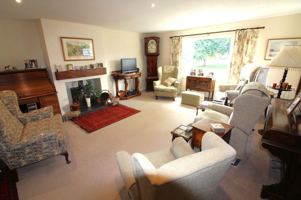 Property photo 2 of 21