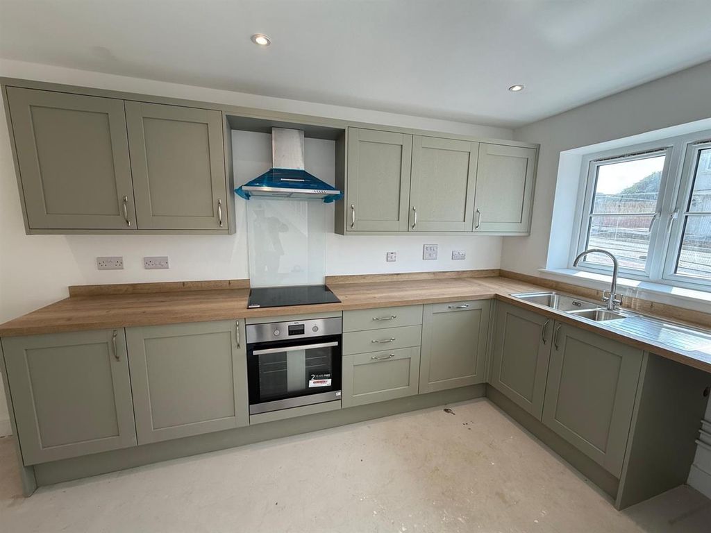 Property photo 2 of 13 Plot 377 Kitchen 1.Jpeg