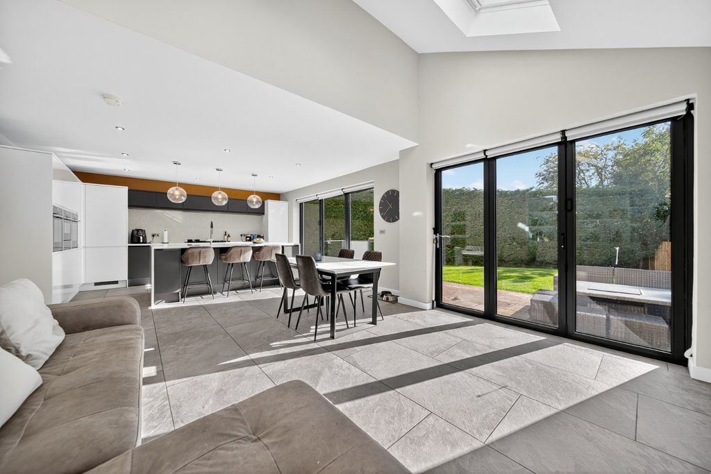 Property photo 2 of 26 Picture No. 23