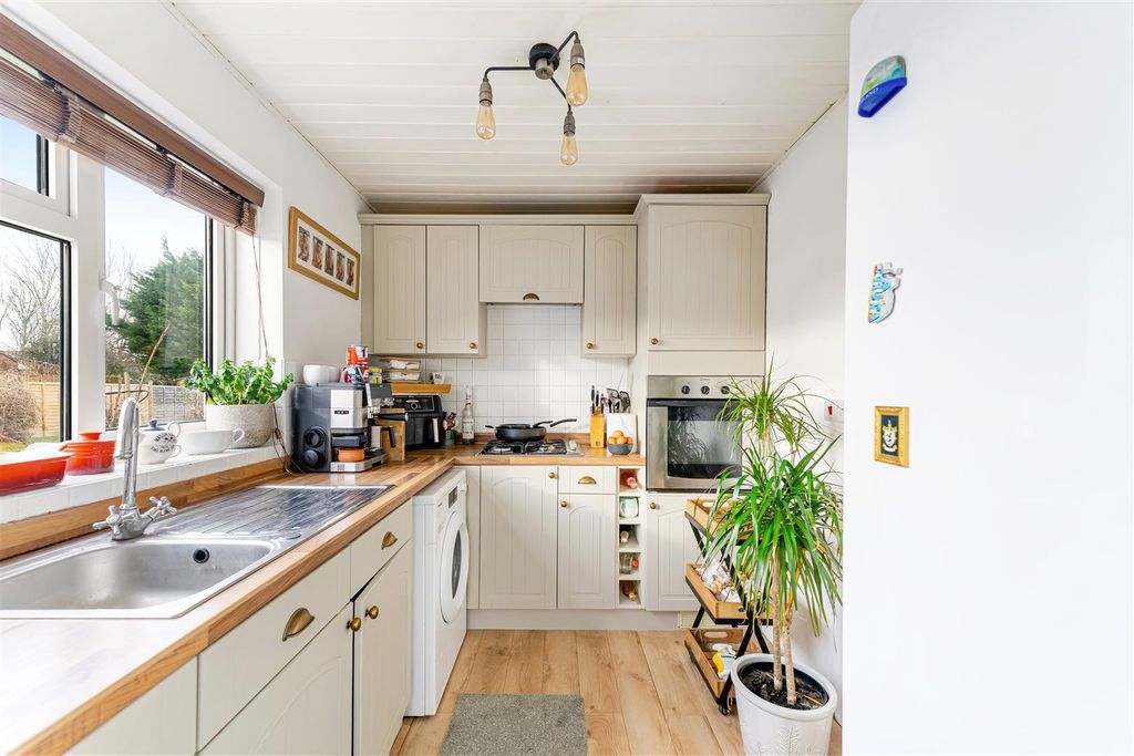 Property photo 3 of 14 Kitchen