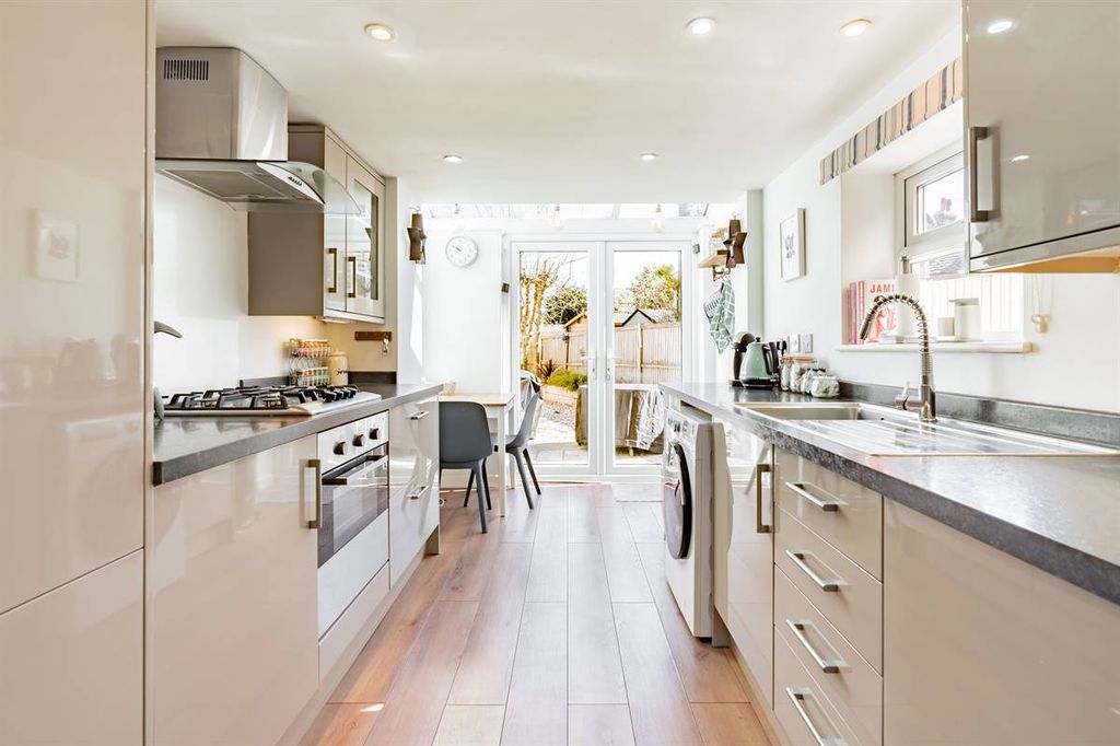 Property photo 2 of 21