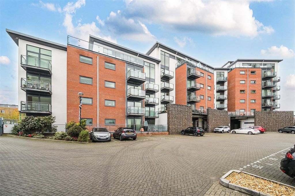 Property photo 2 of 17 Exterior